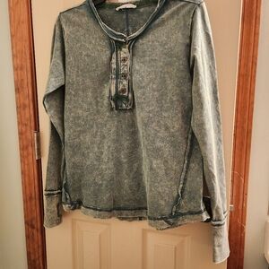 Zenana Acid Washed Green Henley long sleeve Tshirt Sz Small